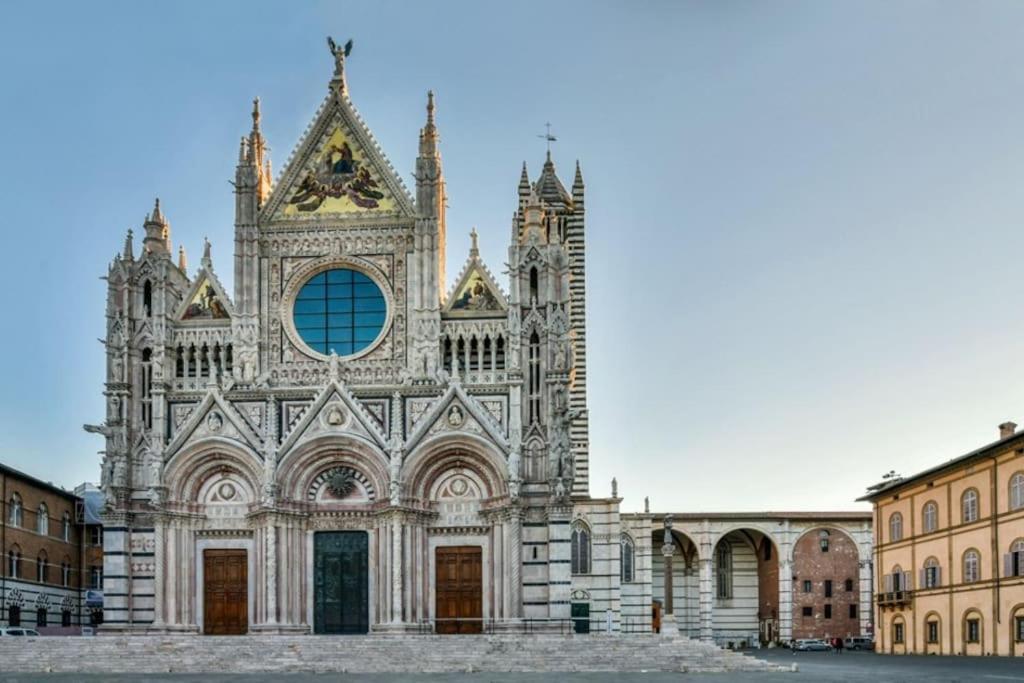 シエーナPalazzo Celsi Pollini Duomo Casa Emmaアパートメント エクステリア 写真